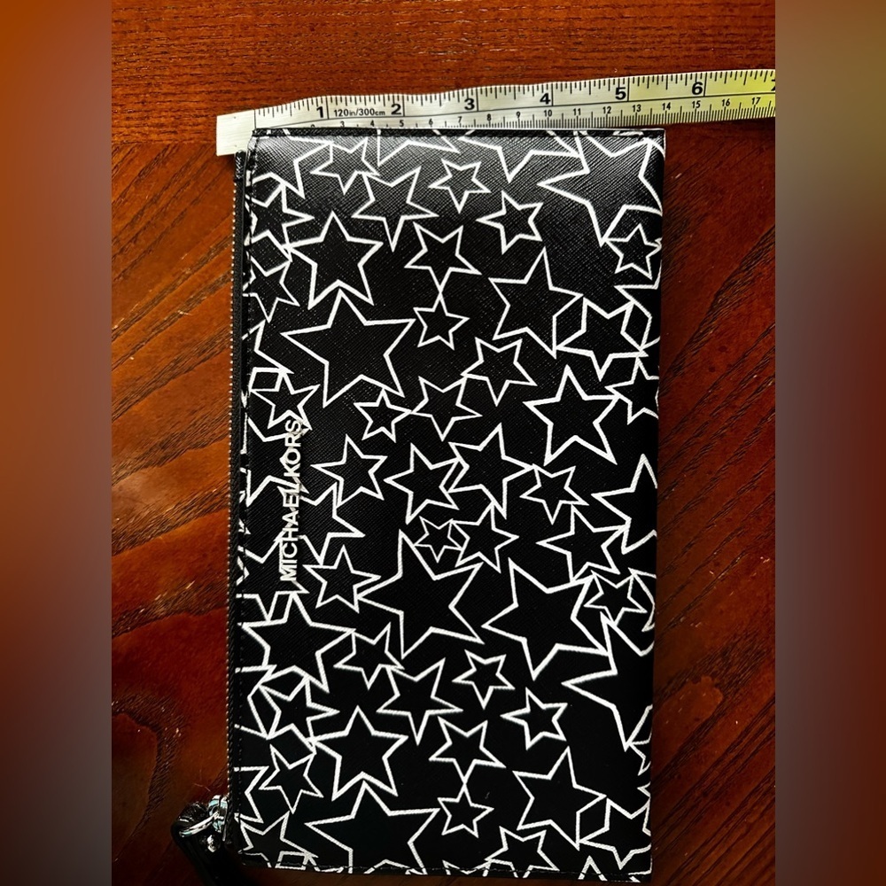 Michael Kors Wristlet in Black w white stars BN - Picture 6 of 7
